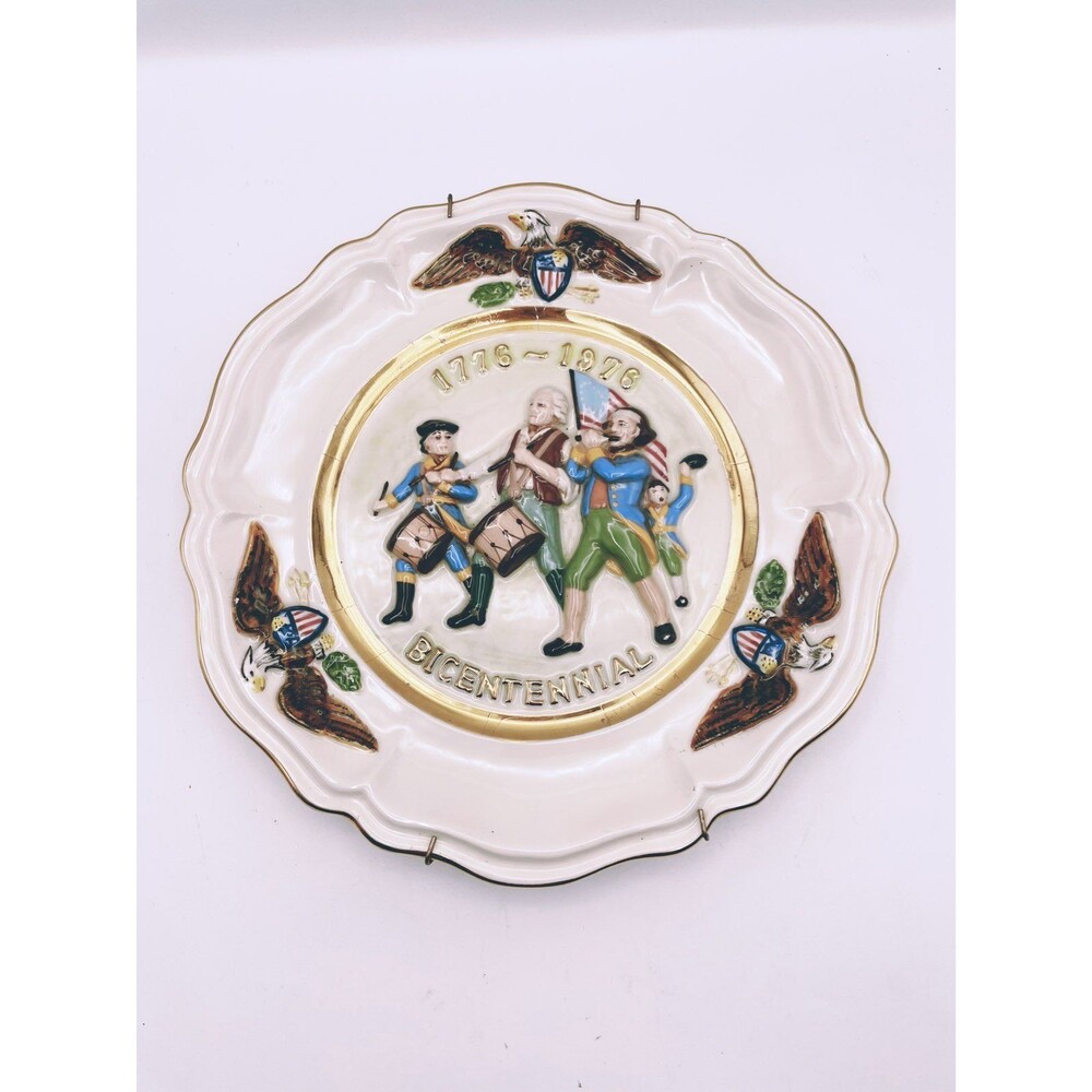 Bi-Centennial Collectors Plate 1776-1976 w/ wall hanger